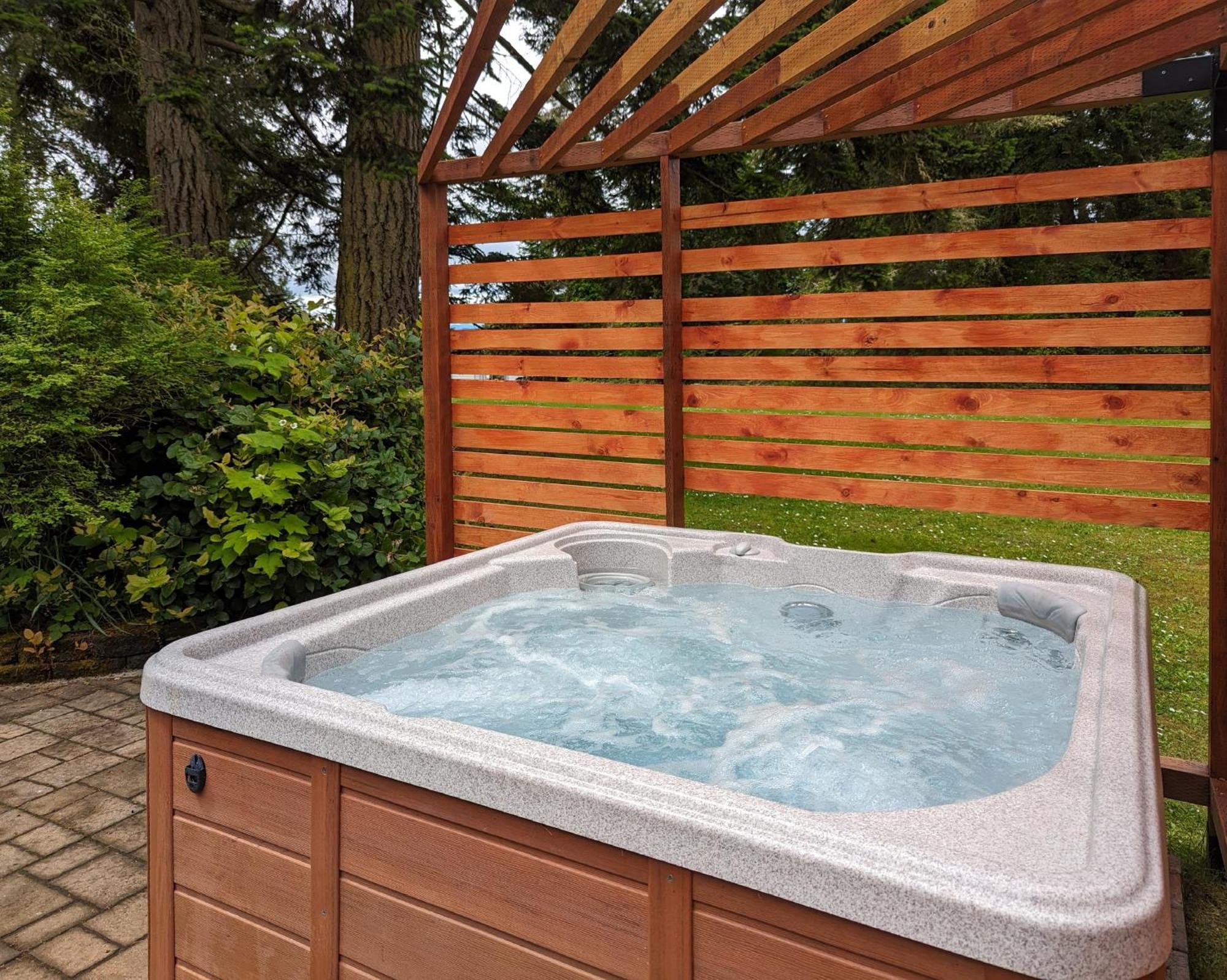 Fox Paws Luxury Cabin - Hot Tub, Fire Pit & Pines! Hansville Exterior foto
