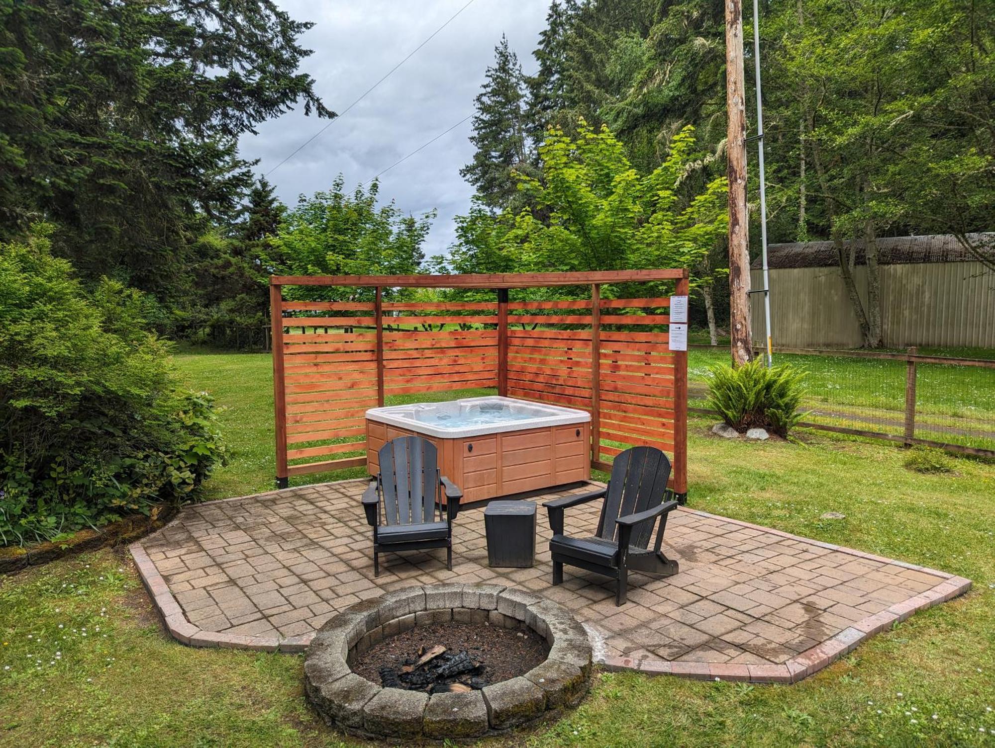 Fox Paws Luxury Cabin - Hot Tub, Fire Pit & Pines! Hansville Exterior foto